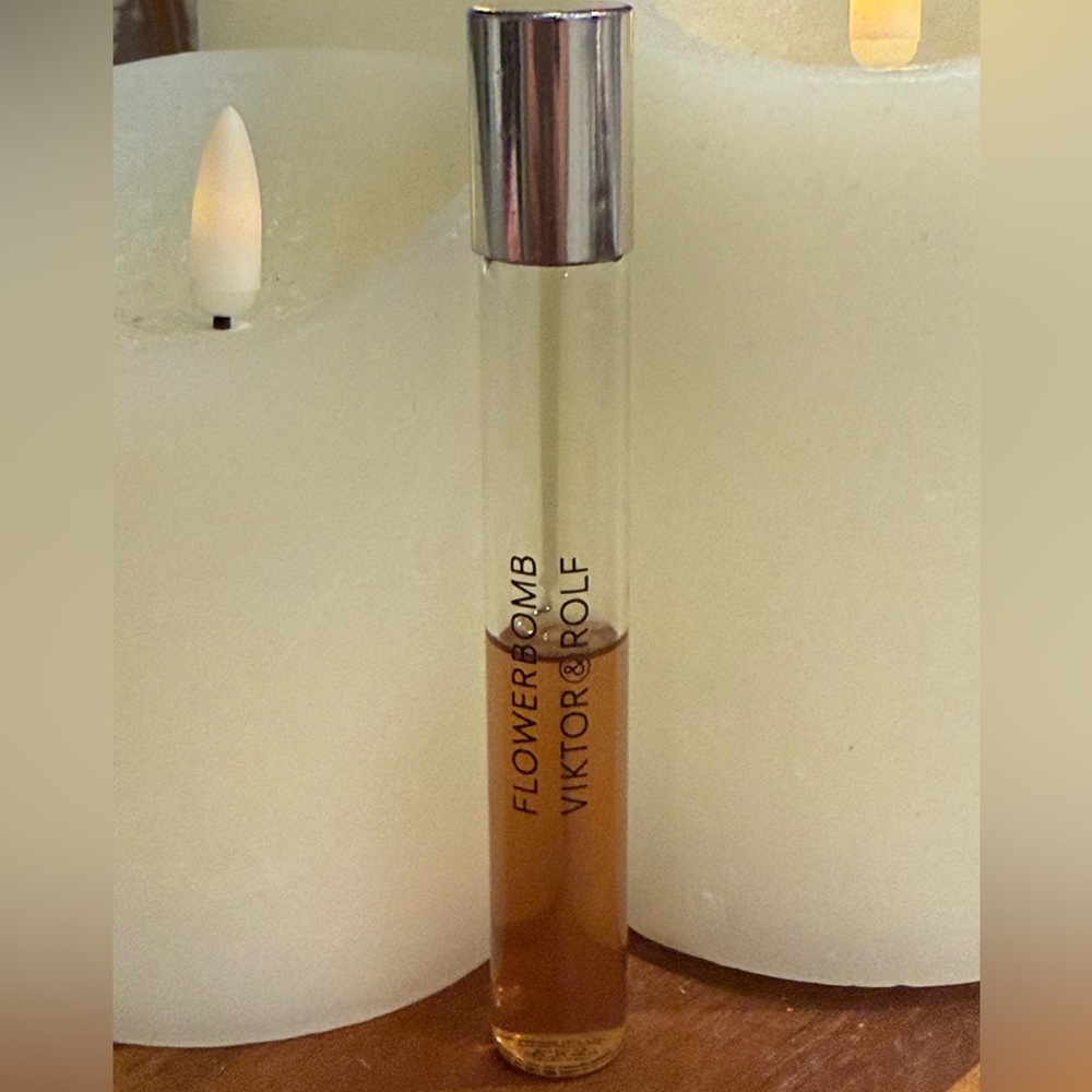 Viktor & Rolf Flower Bomb Eau de Parfum Travel Used